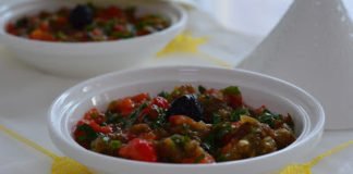 Salade grillée d’aubergines et poivrons, servie froide à la turque